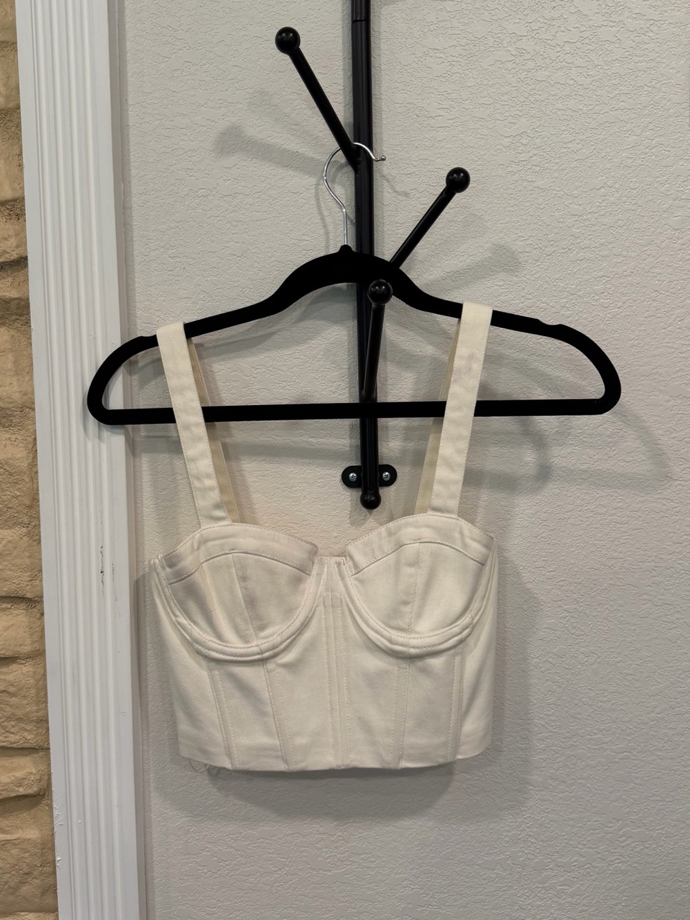 Alice + Olivia White Structured Bustier Crop Top - Picture 2 of 5